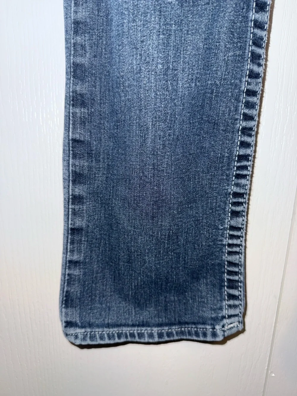 True Religion Billie Straight Embroidered Pockets Jeans - Picture 2 of 16